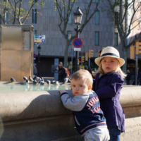 Am Taubenbrunnen mit Juna