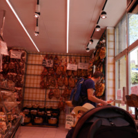 Papa im spanischen Schinkenladen